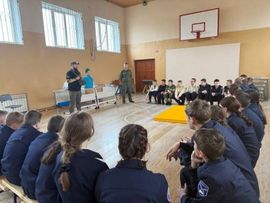 Сотрудники следственного управления провели для кадет занятие по тактической медицине