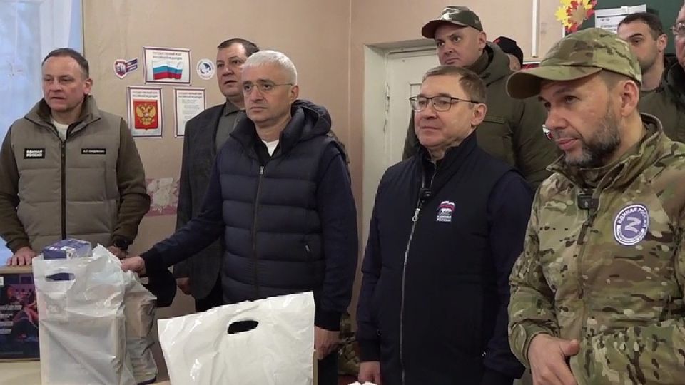 Владимир Якушев привез гуманитарную помощь в прифронтовое Селидово