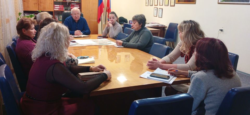 Наталья Бегуненко: Сегодня, 1 декабря, первый заместитель руководителя Управы Петровского внутригородского района Администрации городского округа Донецк Юрий Иванович Плахутин провел рабочее совещание, в котором приняли...