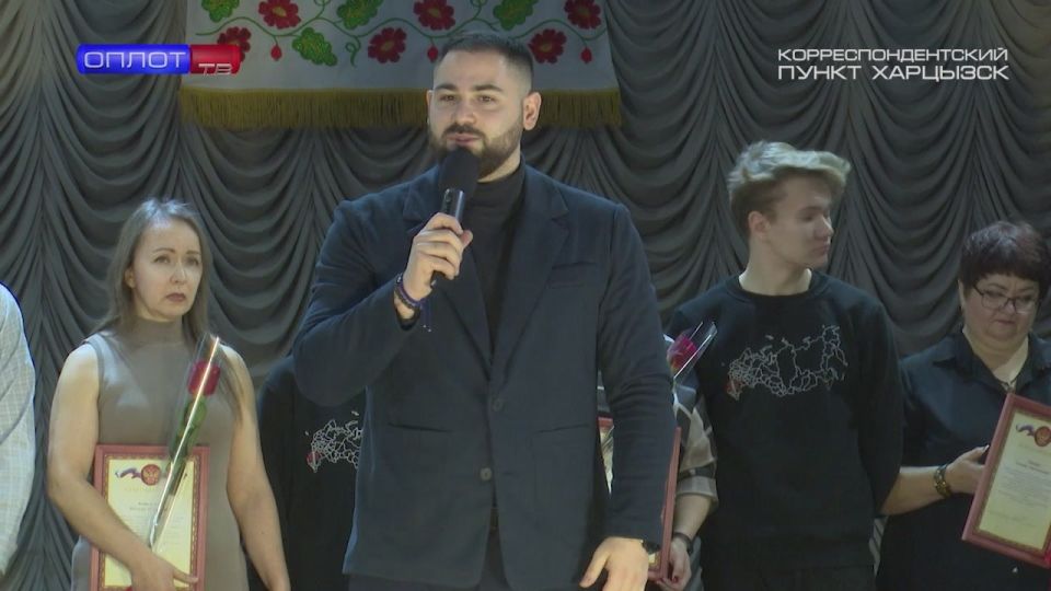 День матери в Харцызске. День матери, отмечающийся в России в последнее воскресенье ноября, праздник относительно молодой и ещё не оброс какими-то традициями