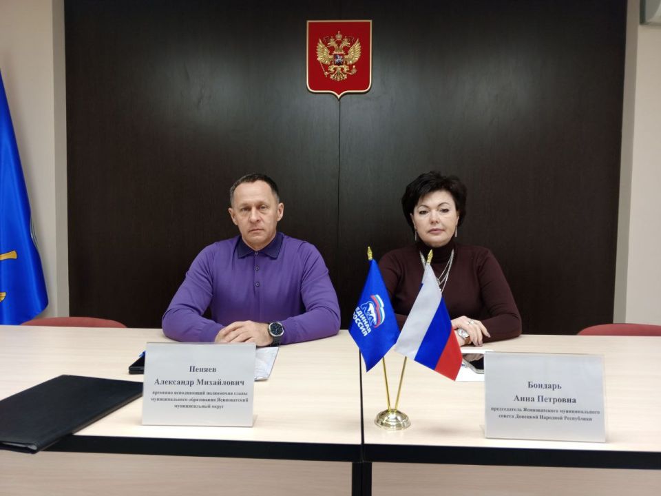 Александр Пеняев: Провел традиционное аппаратное совещание с руководителями управлений и отделов администрации, руководителями организаций, предприятий и учреждений округа