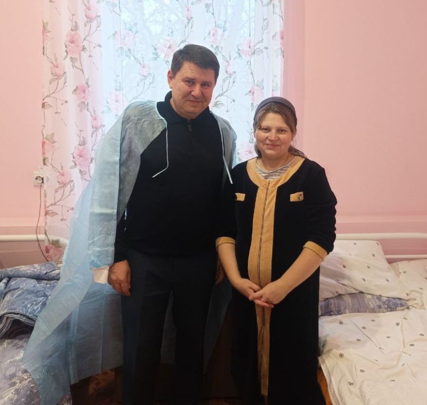 Владислав Ключаров: Сегодня я посетил городской родильный дом, чтобы лично поздравить женщин с Днём матери, которые совсем недавно подарили нашему городу новые жизни