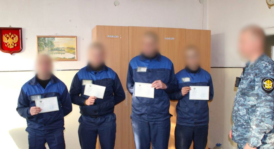 Осужденные ИК-8 и ИК-3 получили документы о профессиональном образовании