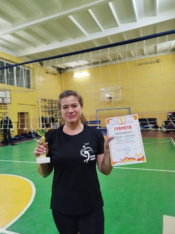В Ждановке прошел турнир по волейболу, посвященный Дню матери