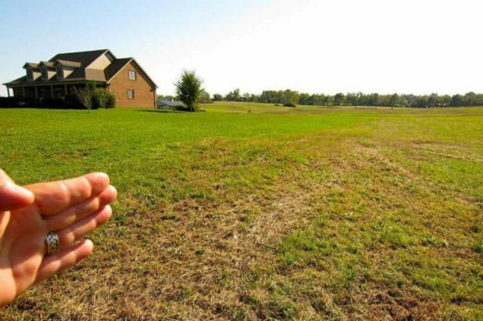 Александр Петрикин: Уважаемые краснолиманцы!. Обращаем ваше внимание, что при подаче заявления в МФЦ для переоформления земельных участков и внесения сведений в Единый государственный реестр недвижимости о ранее учтенных...