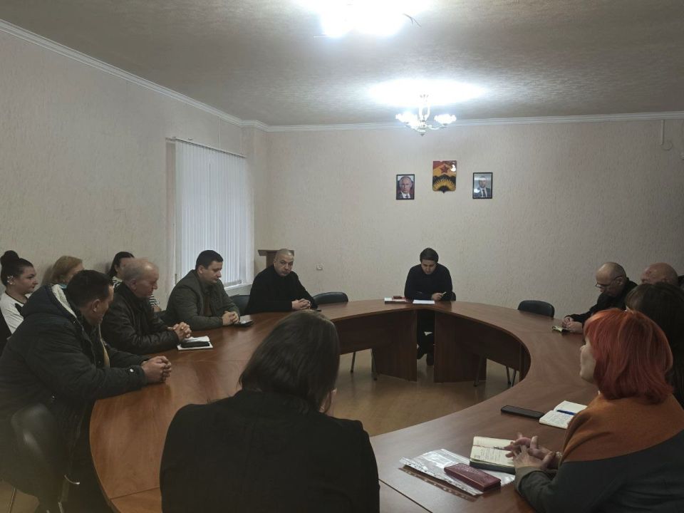 В Ждановке представители органов местной власти обсудили текущие вопросы жизнедеятельности города