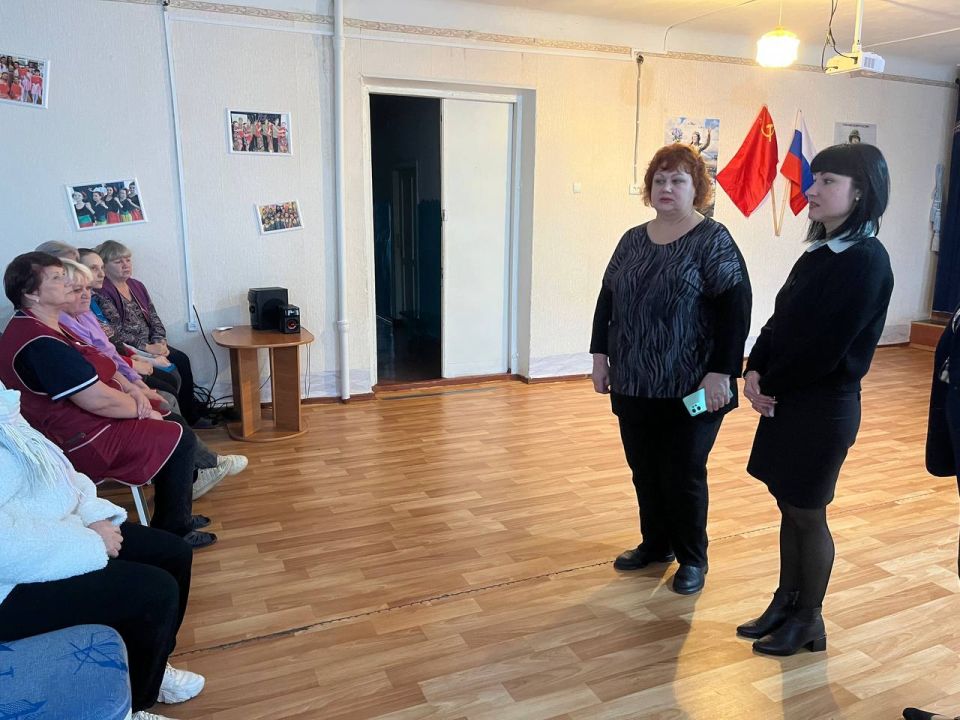 Заместитель главы Администрации городского округа Харцызск Юлия Михайленко провела встречу с трудовым коллективом ГБОУ "Зугрэсская специальная школа-интернат № 31"