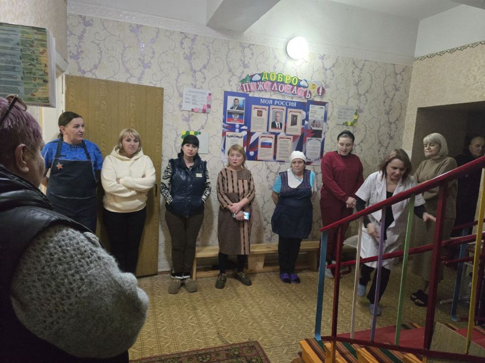 По поручению Главы ДНР Дениса Пушилина, сегодня, 2 декабря, спикер-активист Валентина Карпова провела встречу с трудовым коллективом Государственного казенного дошкольного образовательного учреждения «Детский сад № 26...