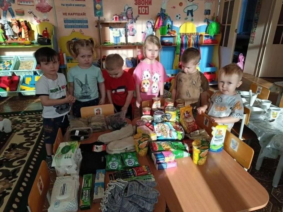 Александр Пеняев: 30 коробок с гумпомощью для ясиноватцев собрали в Челябинской области