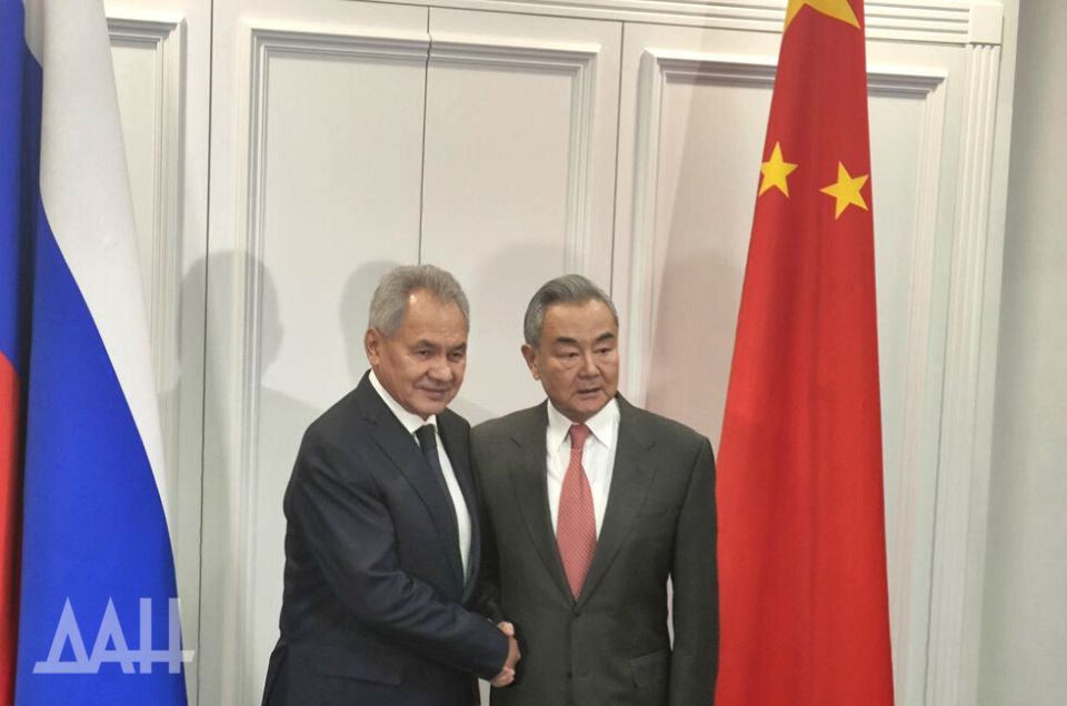 Шойгу и Ван И провели переговоры по вопросам стратегической безопасности