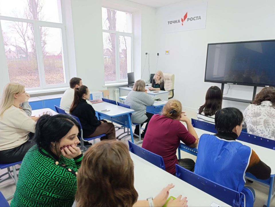 Заместитель главы администрации Амвросиевского муниципального округа Татьяна Разводова провела встречу с трудовым коллективом школы №4 города Амвросиевка