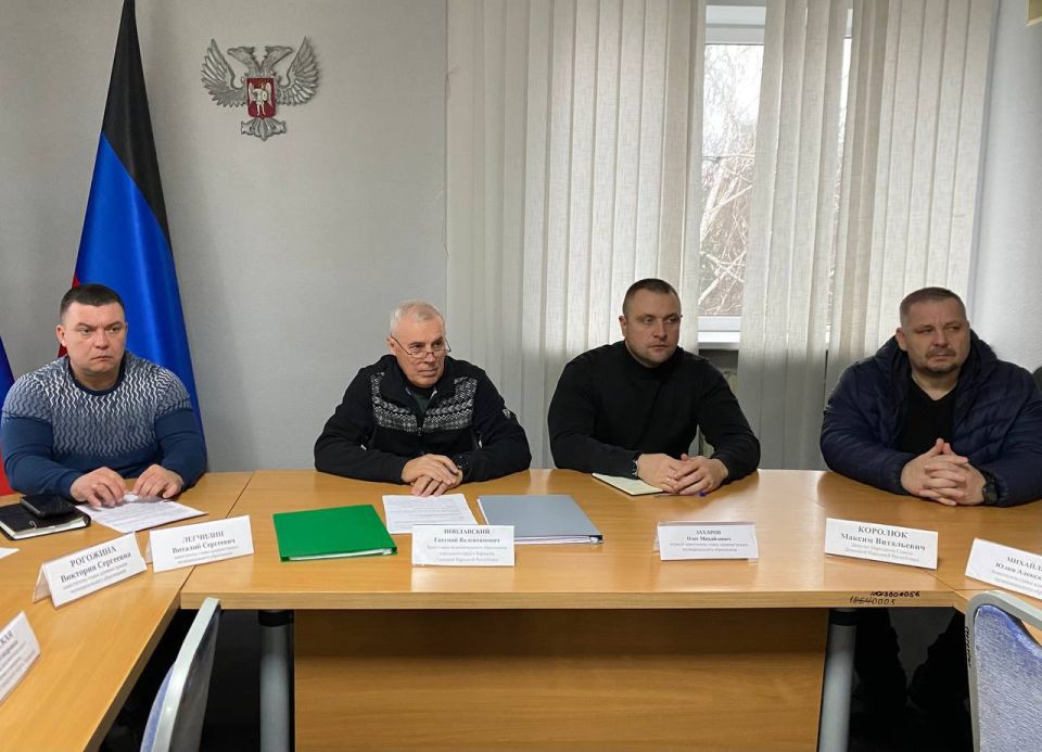 Евгений Поплавский: Провел еженедельное аппаратное совещание с руководителями ведомств и представителями силовых структур