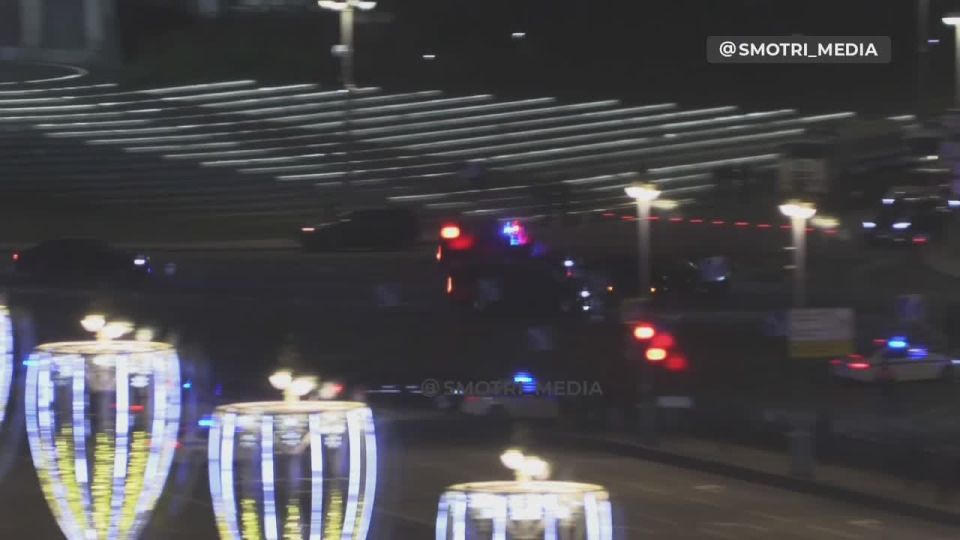 Кортеж «Аурусов» с Верховным главнокомандующим прибыл в Кремль