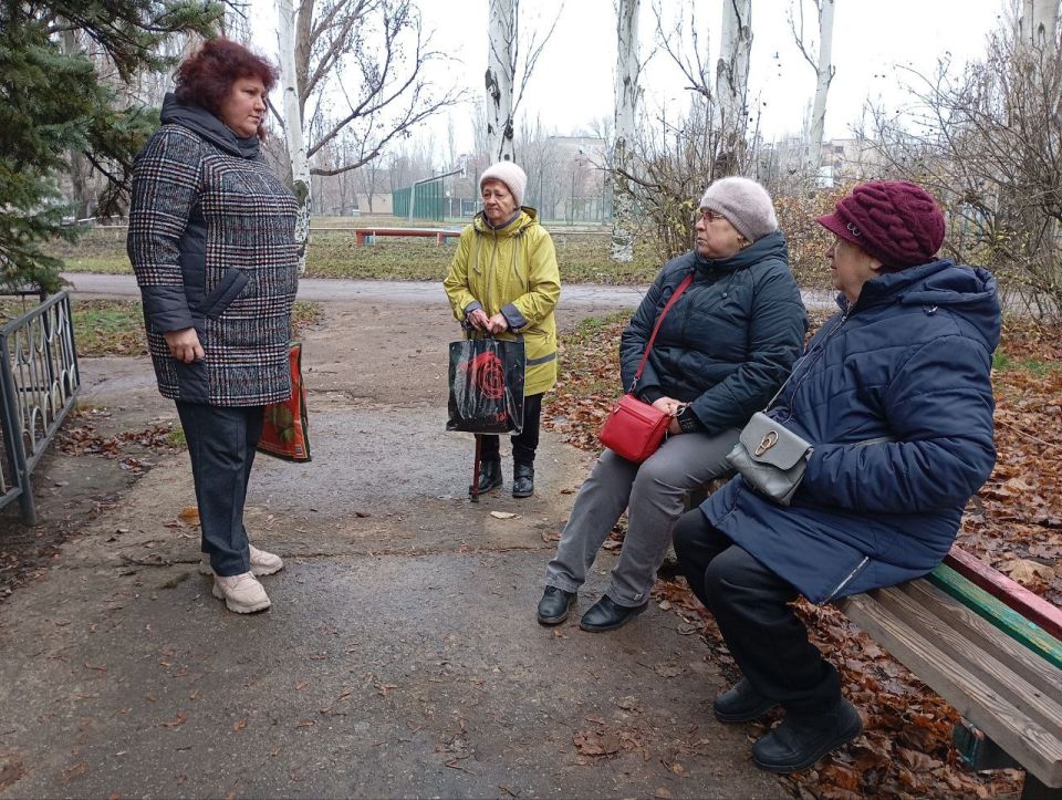 02 декабря 2025 года в городе Светлодарск состоялась встреча руководителя общественной приемной местного отделения Всероссийской политической партии «Единая Россия» Татьяны Давыденко с жителями