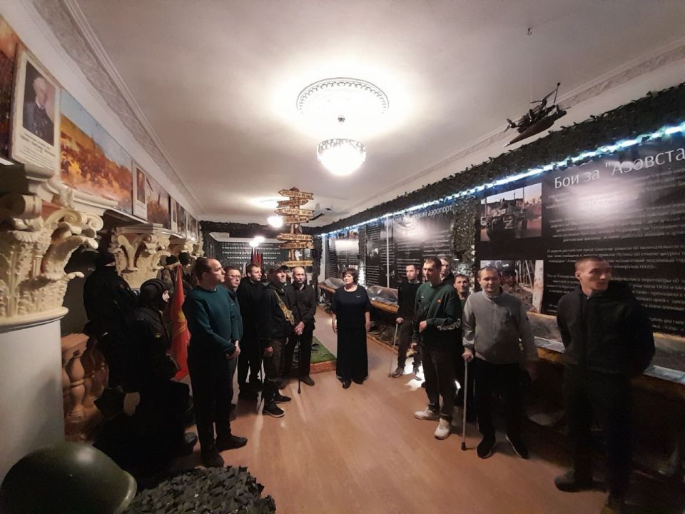 В городе Комсомольское прошел час мужества для раненых участников СВО