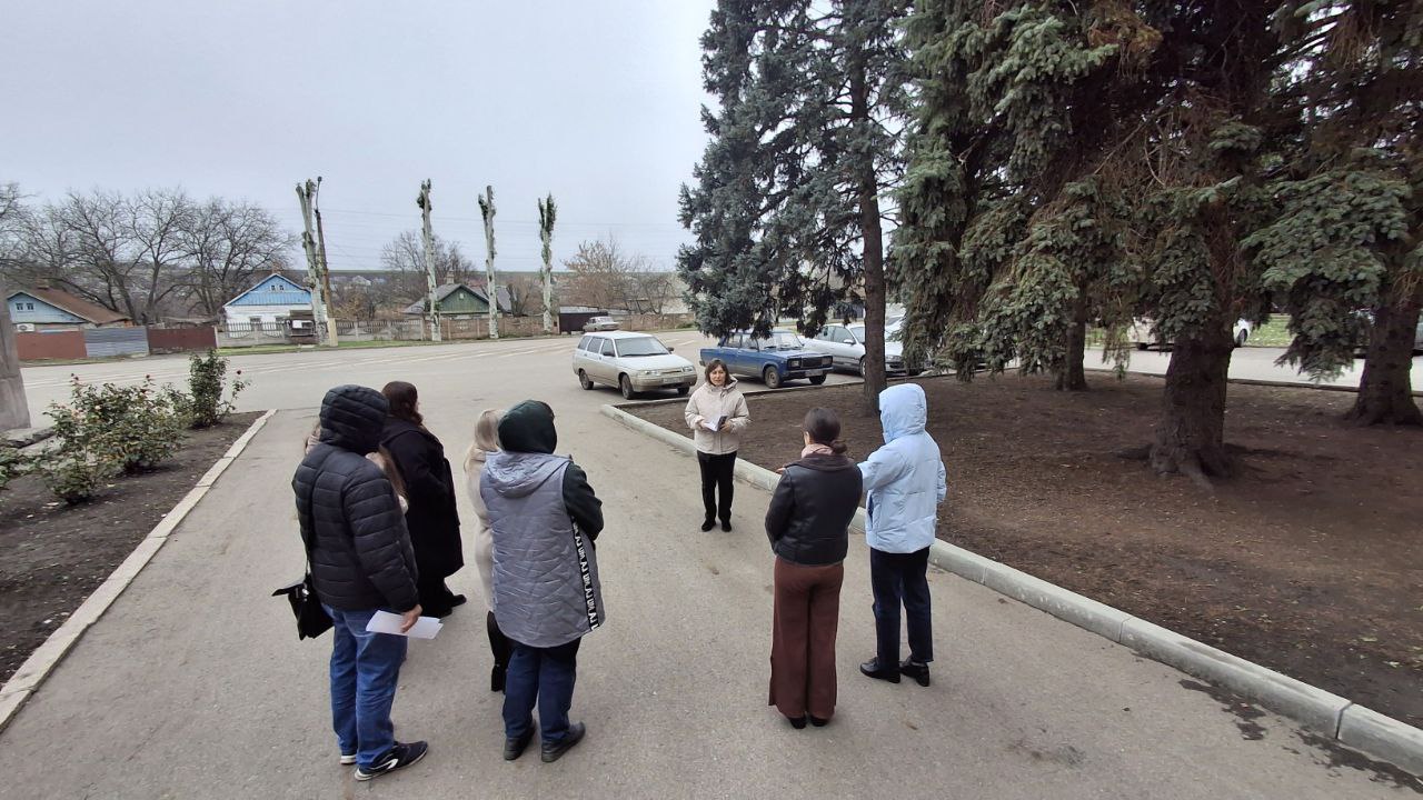 Депутат Тельмановского муниципального совета Наталья Зубач провела встречу с жителями поселка Тельманово