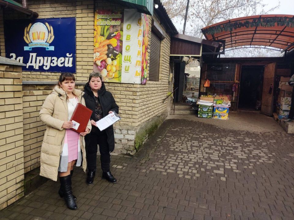 Сегодня, 03 декабря, в. г. Моспино прошел плановый рейд Народного контроля, с целью мониторинга цен и осуществления проверки на соблюдения норм и требований при осуществлении торговой деятельности