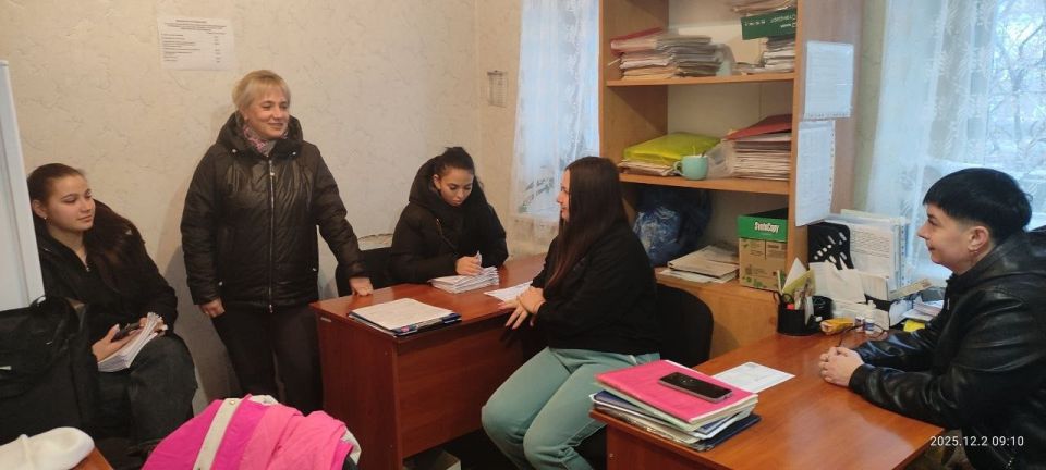 Лидер общественного мнения Виктория Жидкова провела встречу с трудовым коллективом участка города Комсомольское Филиала «Докучаевское ПУВКХ» ГУП ДНР «ВОДА ДОНБАССА»