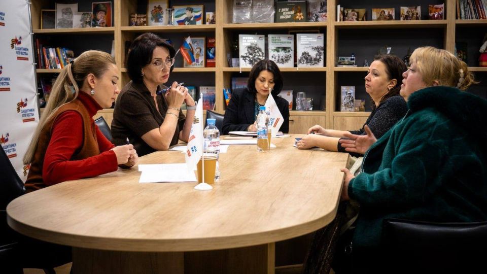 Наталья Никонорова: Сегодня на площадке республиканского отделения Фонда «Защитники Отечества» провели заключительный в этом году прием подопечных