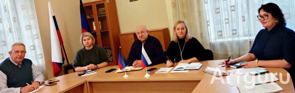 Наталья Бегуненко: Сегодня, 3 декабря, руководитель Управы Петровского внутригородского района Администрации г.о. Донецк Бегуненко Наталья провела еженедельное аппаратное совещание