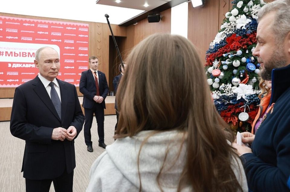 Путин призвал волонтеров соблюдать все меры безопасности при работе на СВО