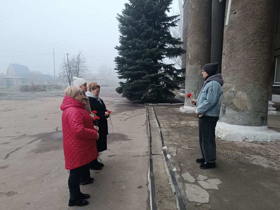 Возложение цветов ко Дню Неизвестного солдата