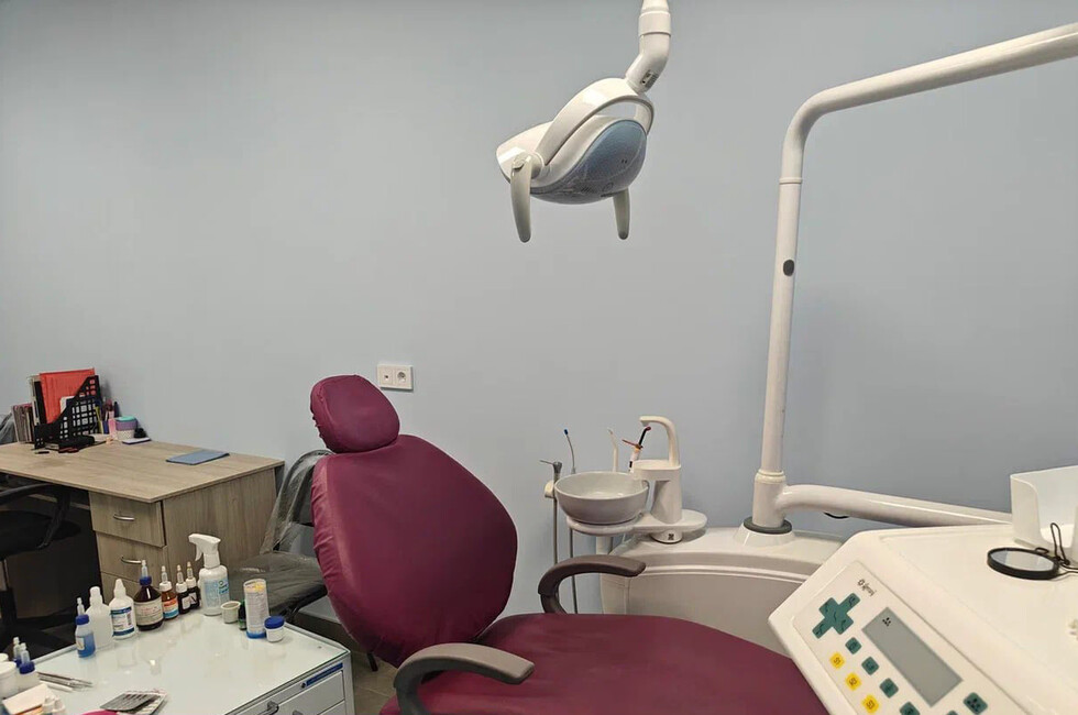 В Снежном впервые за 37 лет отремонтировали детскую стоматологию