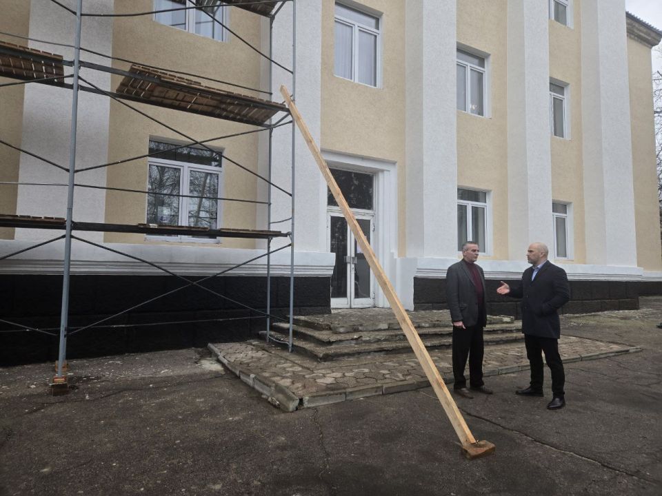 Сергей Желновач: В рамках рабочей встречи с директором Муниципального бюджетного учреждения дополнительного образования «Дебальцевская детская школа искусств» Владимиром Ильичом Калижуком подвел итоги значительного объема...