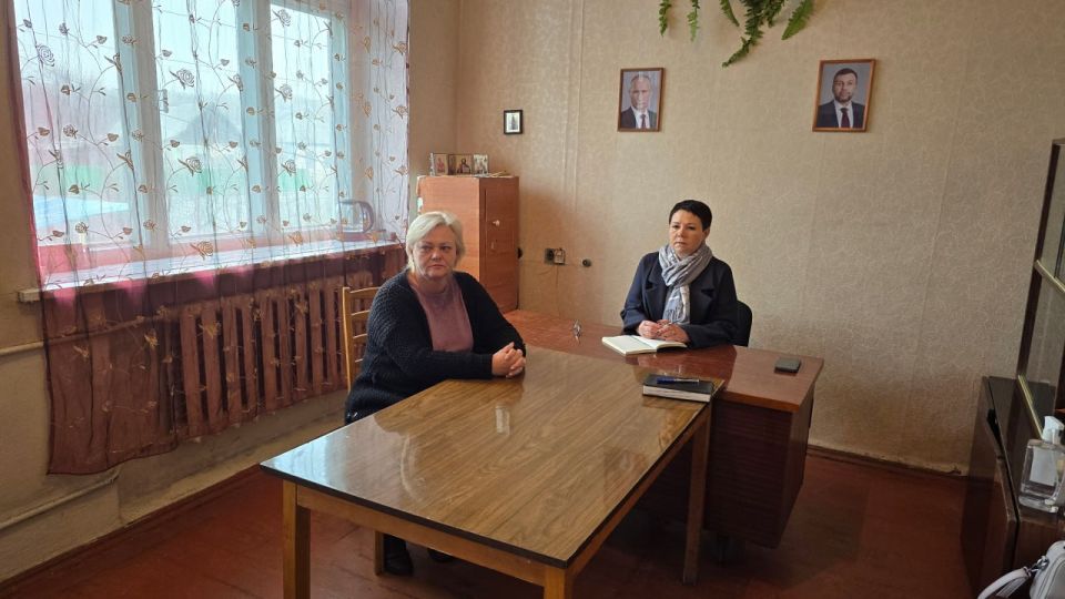 Управляющий делами Администрации Старобешевского округа Евгения Биатова провела сход граждан в селе Новокатериновка