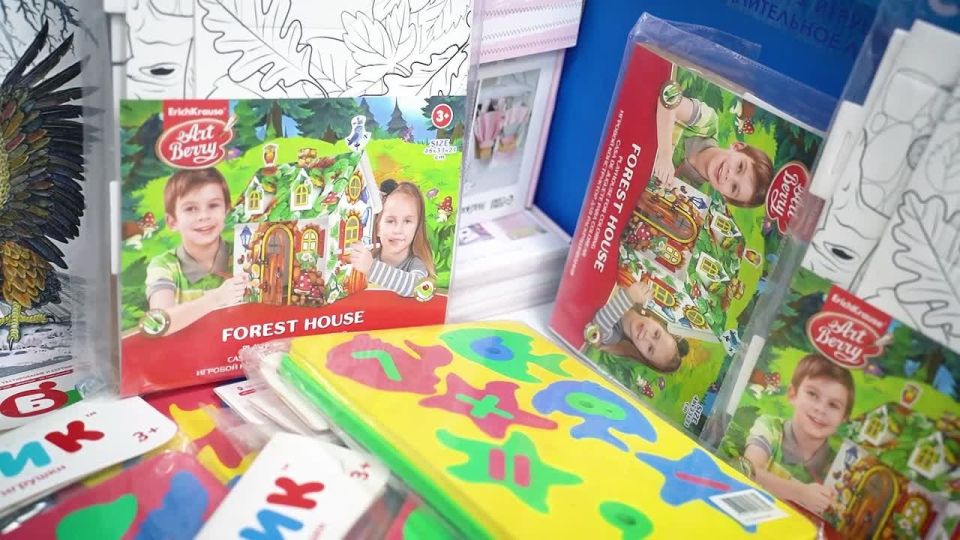 В преддверии Нового года детям подарят наборы игрушек