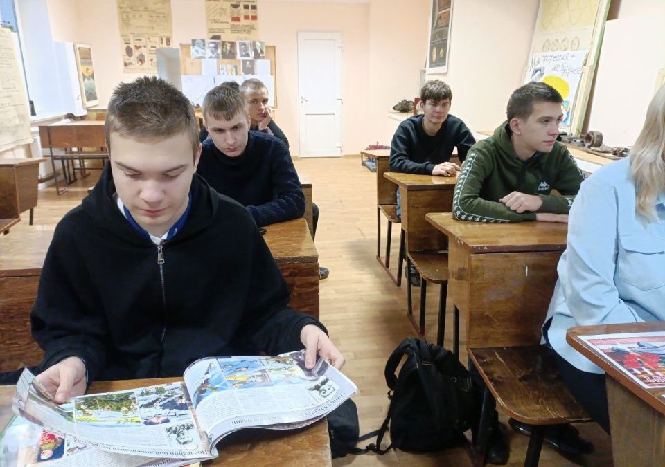 Мы сегодня головы склоняем!