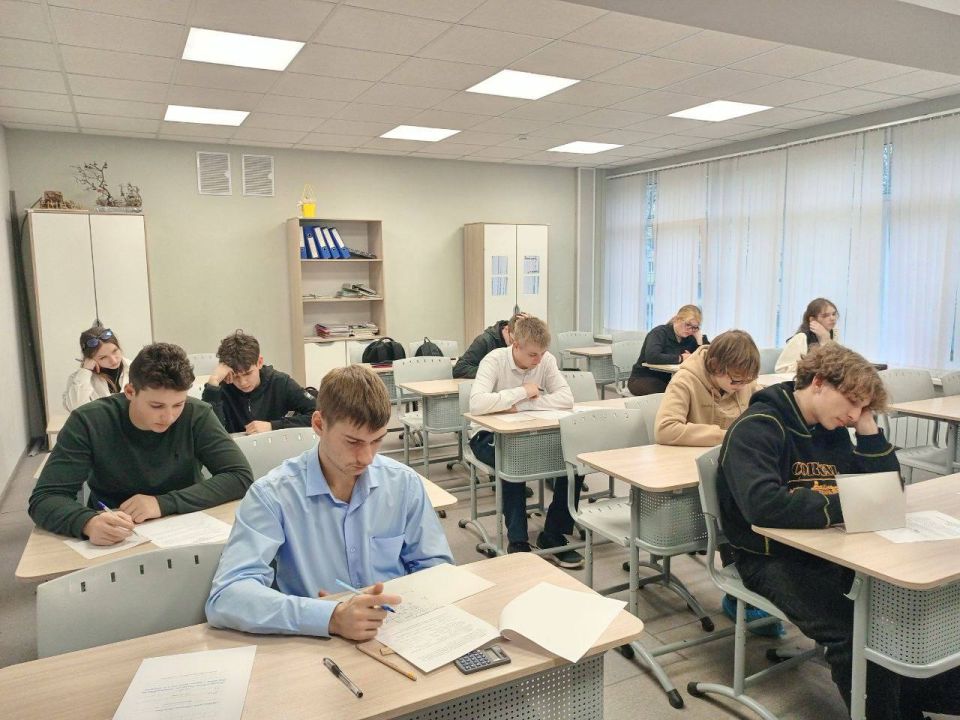 Более 400 школьников Мариуполя приняли участие во Всероссийской олимпиаде