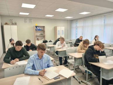 Более 400 школьников Мариуполя приняли участие во Всероссийской олимпиаде
