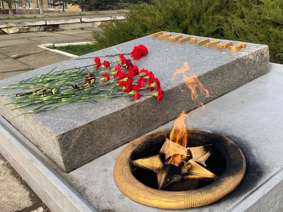 3 декабря состоялась церемония возложения цветов, посвящённая Дню Неизвестного Солдата, к мемориалу «Вечный огонь»