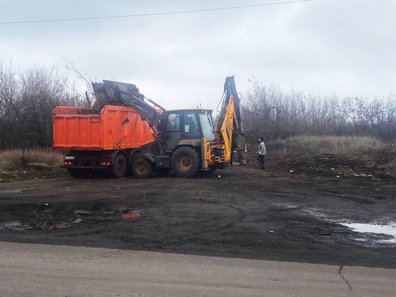 В Ждановке продолжается ликвидация несанкционированных свалок