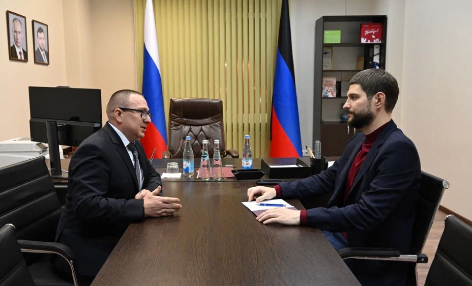 Андрей Крамар провел встречу с сенатором