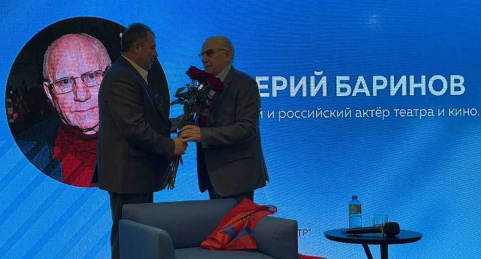 Таймураз Арсоев: Вместе с заместителем главы администрации Волновахского муниципального округа Донецкой Народной Республики Еленой Снисаренко и молодежью мы встретились с советским и российским актёром театра и кино...