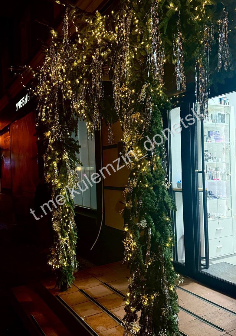 Алексей Кулемзин: Постепенно витрины магазинов нашего города начинают мерцать гирляндами, а в кафе витает аромат мандаринов и имбиря