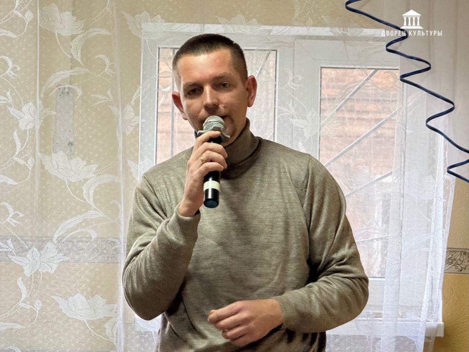 3 декабря, в знак тепла и поддержки, творческий отдел «Досуг» Харцызского городского Дворца культуры посетил Харцызскую местную общественную организацию инвалидов «Искра»