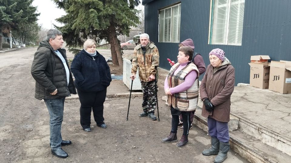 Начальник Белояровского территориального отдела Анатолий Курнышов провел встречу с жителями села Карпово-Надеждинка