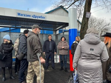 Заместитель главы Администрации муниципального образования городского округа Харцызск Виктория Рогожина провела встречу с жителями ул. Набережная