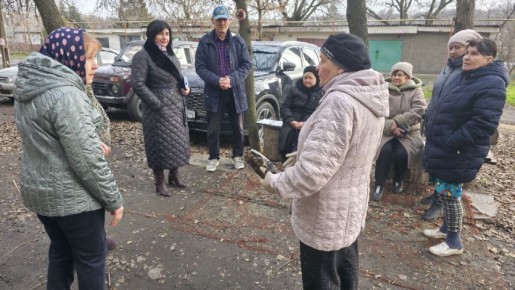 03 декабря, Первый заместитель Главы администрации городского округа Торез Анна Макарова, в рамках проекта "Управдом", провела встречу с населением по адресу: ул.Сызранцева, д.76