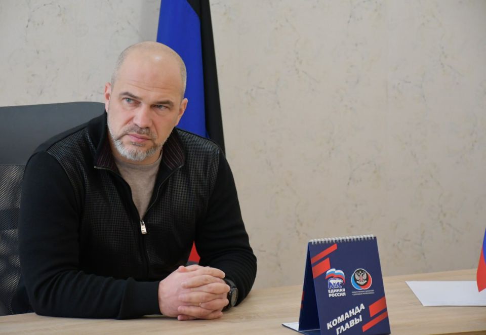 Сергей Желновач: В рамках рабочей встречи обсудил с руководителями ресурсоснабжающих предприятий проблемы города Светлодарска