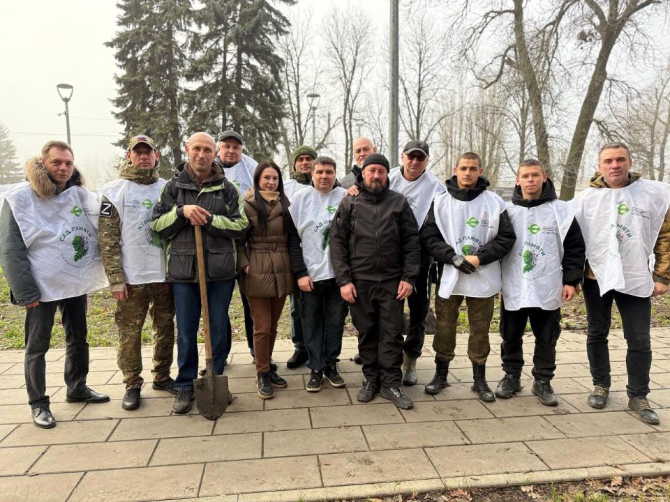 В Харцызске ветераны-адресаты филиала фонда «Защитники Отечества» поучаствовали во Всероссийской акции «Сад Памяти»