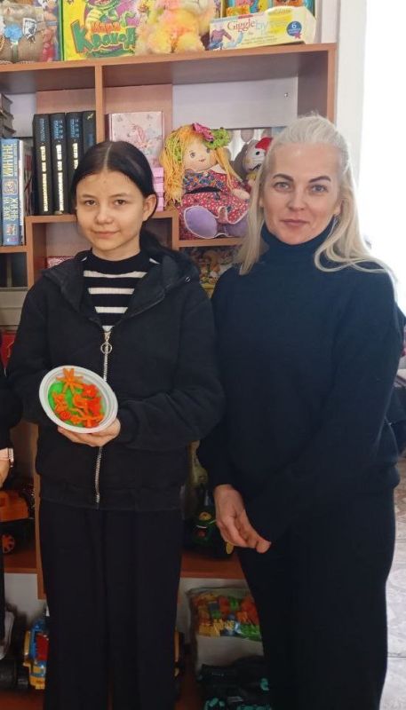 Цветы на одной поляне: в Дебальцево пластилинотерапия объединила уникальные миры