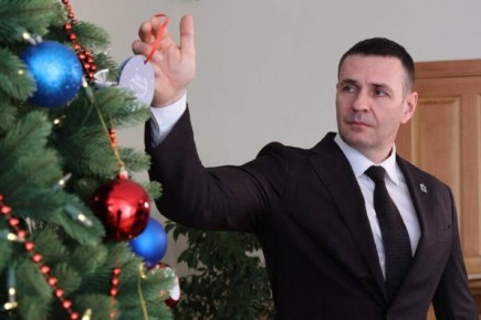 Глава Хабаровского края Демешин исполнит мечты 3 детей с "Елки желаний"