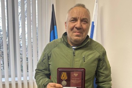 Профессионализм и мужество: машинисту «Воды Донбасса» вручили госнаграду