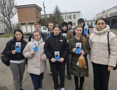 Будущим поварам и кондитерам из Новоазовска показали как производят хлеб