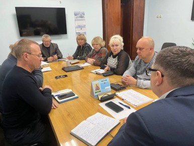 Василий Овчаров: Сегодня, 4 декабря, провел оперативное совещание по рабочим вопросам с участием заместителей Главы и руководителей структурных подразделений Администрации округа