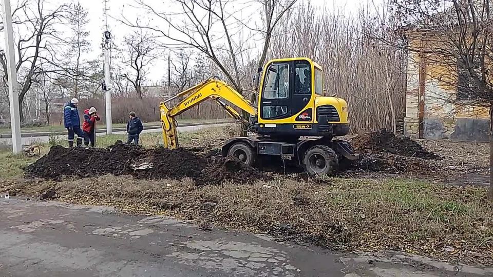 Сегодня, 4 декабря, филиалом «Макеевское ПУВКХ» ГУП ДНР «Вода Донбасса» выполнены работы по устранению течи в колодце холодного водоснабжения в районе дома № 60 по ул. Ульянова в жилом массиве «Октября»